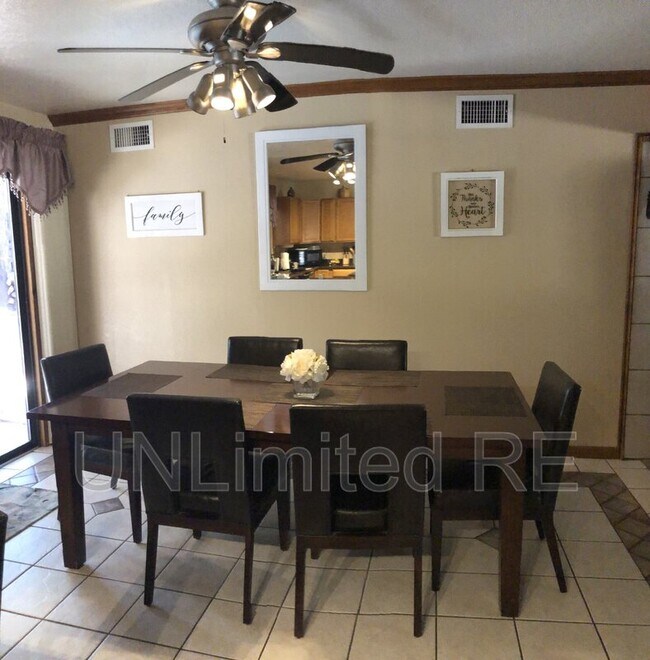 Building Photo - 2589 N Oakmont Dr
