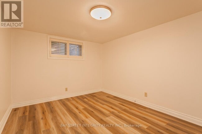 Building Photo - 261 Markham St