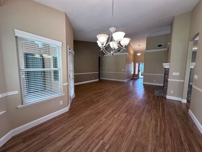 Building Photo - NW Visalia home coming soon!