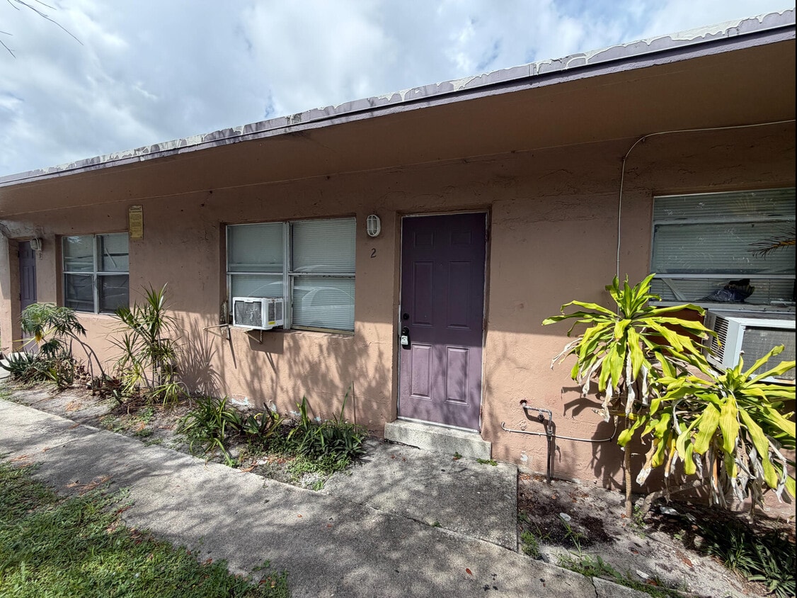 Building Photo - 1100 NW 7th St