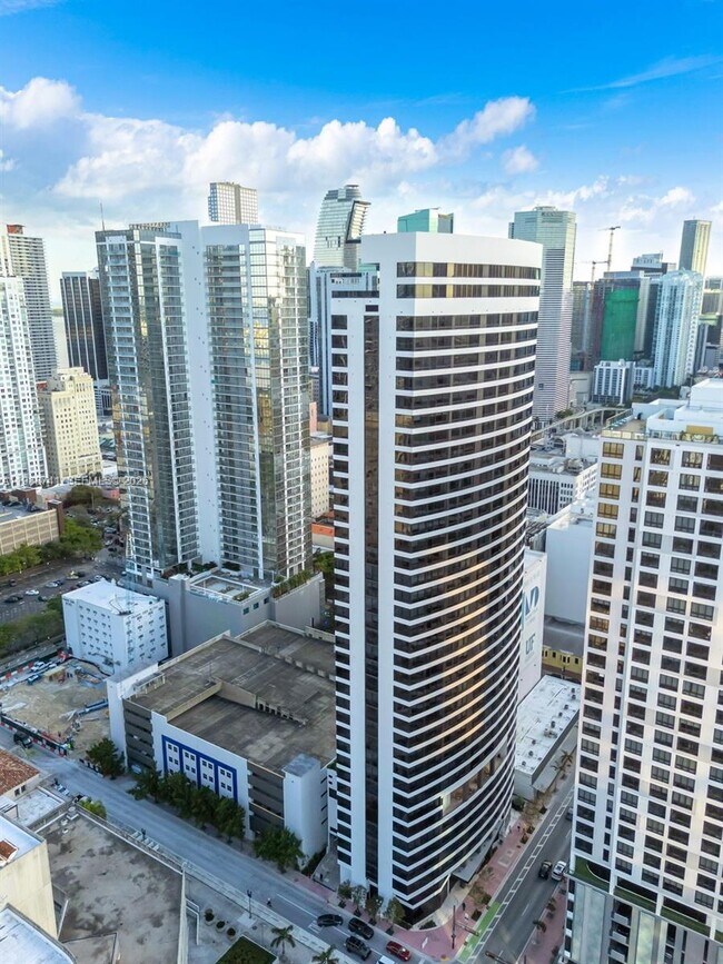 Foto del edificio - 225 N Miami Ave