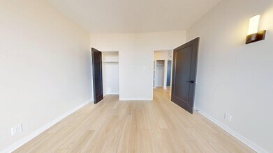 Interior Photo - 330 Metcalfe