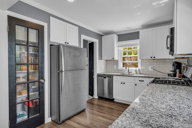 Foto del edificio - 3711 Normandy Rd