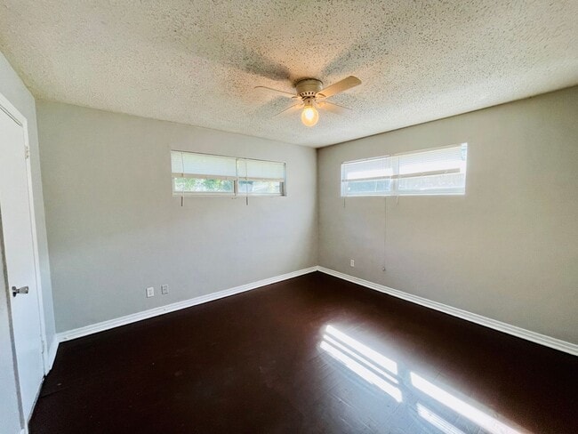 Building Photo - Beautiful Home Located on Eastside 3 Bedroom