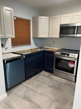 Building Photo - 9440 Live Oak Pl