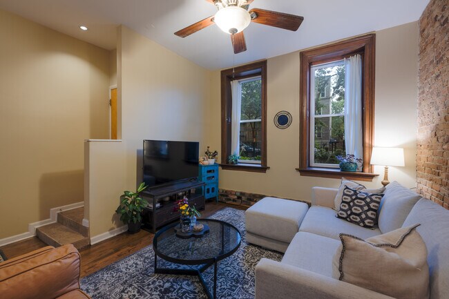 Living Room - 828 W Lill Ave