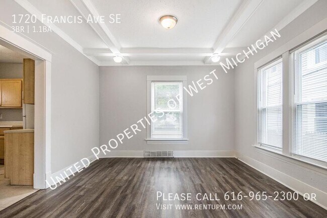 Building Photo - Available Now | 3 Bedroom, 1.5 Bath Home i...