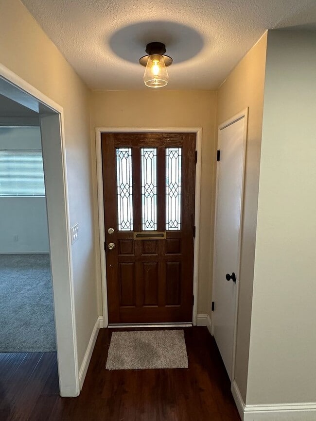 Building Photo - 2535 W. BEECH AVE - 3 BEDROOM 2 BATH - SW ...