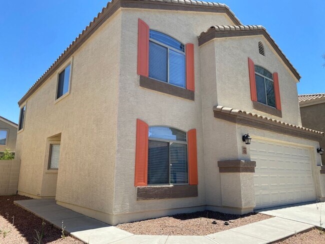 Foto del edificio - 4 Bedroom, 3 bath, two story with loft in ...