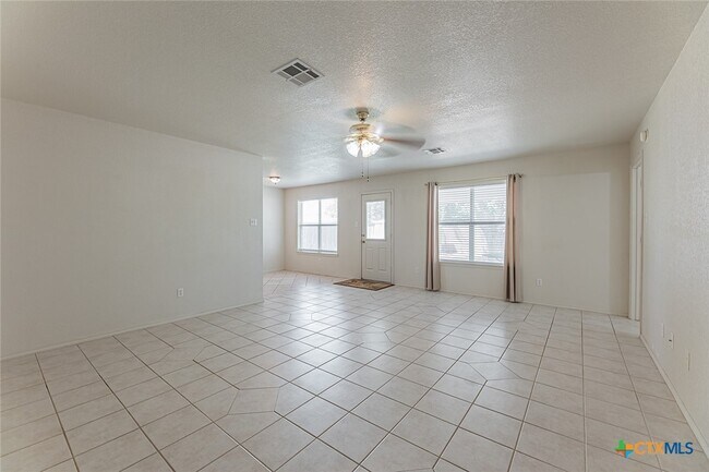 Foto del edificio - 4409 Bowles Dr