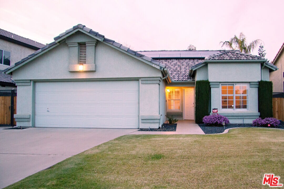 Primary Photo - 8506 Blue Heron Dr