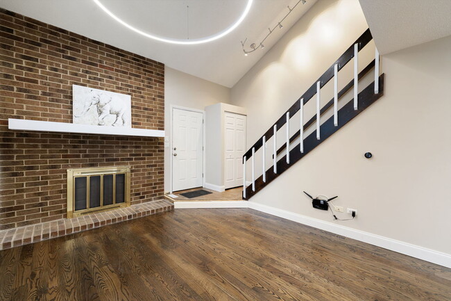 Building Photo - 136 Mohawk Trail