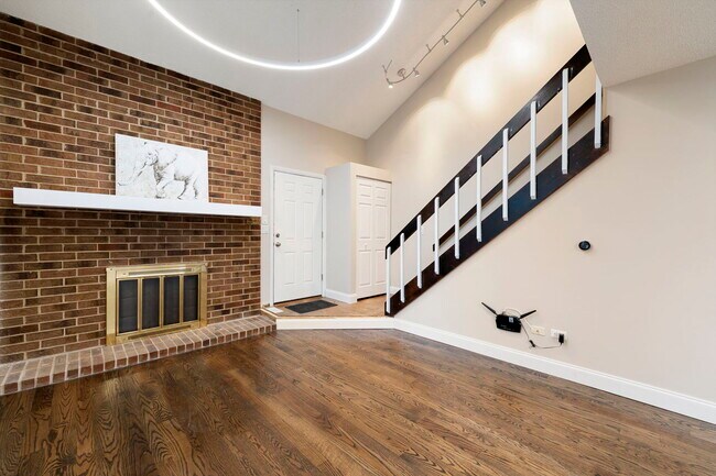 Foto del edificio - 136 Mohawk Trail