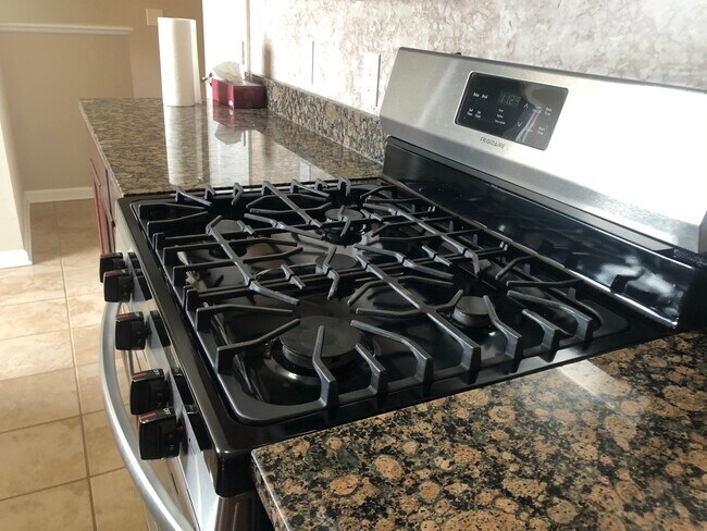 Foto del edificio - 1908 E 87th St