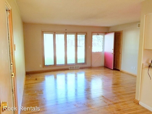 Foto del edificio - 2725 N Vassar St