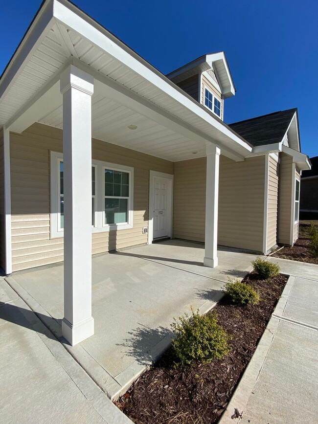 Building Photo - One level 3 bedroom 2 bath home