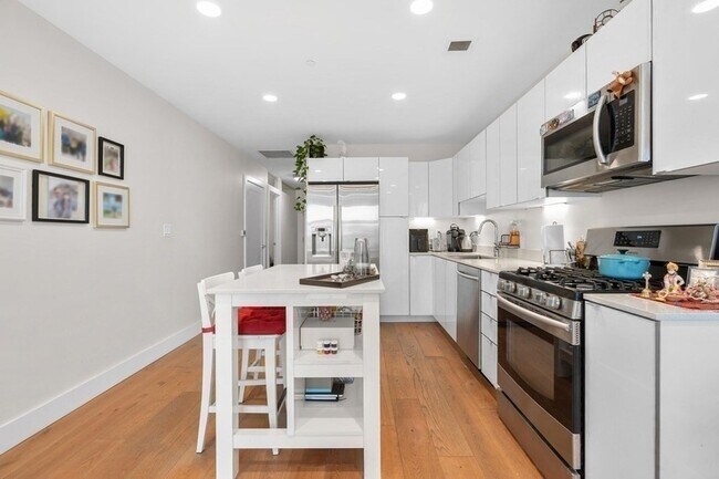 Photo - 250 Meridian St Apartment