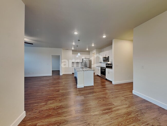 Building Photo - 94 E Sicily Dr