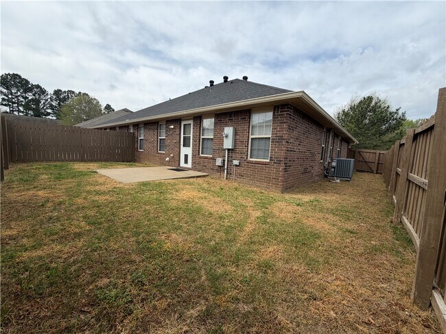 Foto del edificio - 1584 Willowbrook Dr