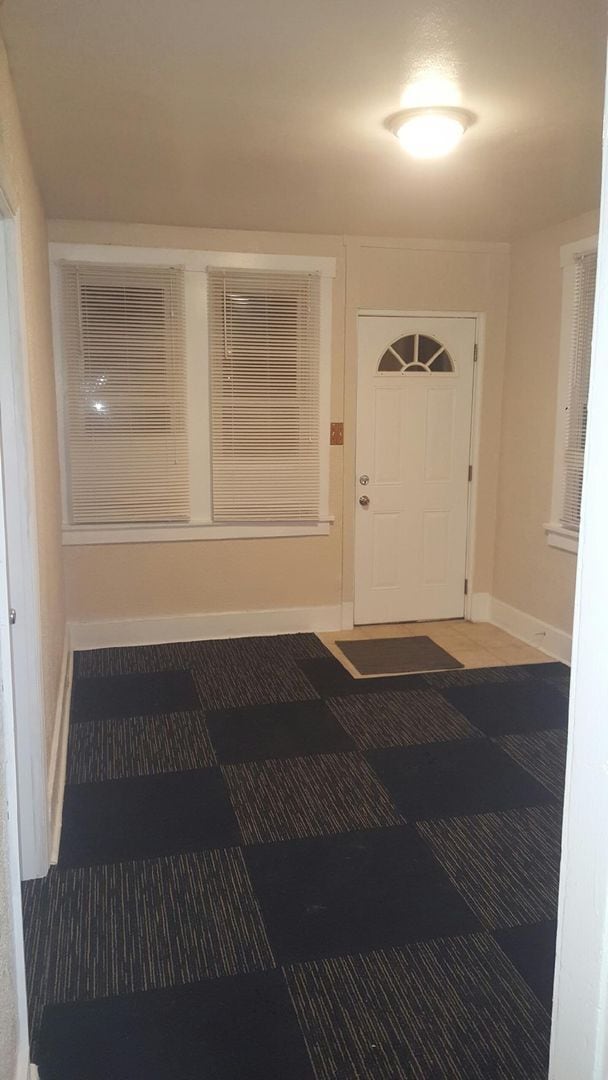 Building Photo - 809 Watson St