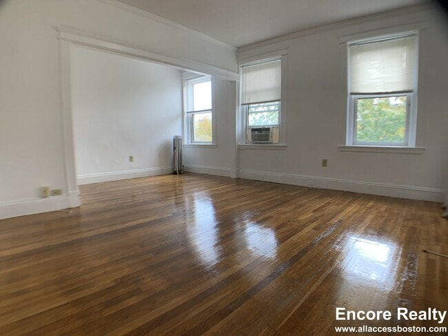 Building Photo - 195 Park Dr