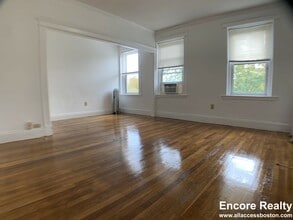 Building Photo - 195 Park Dr