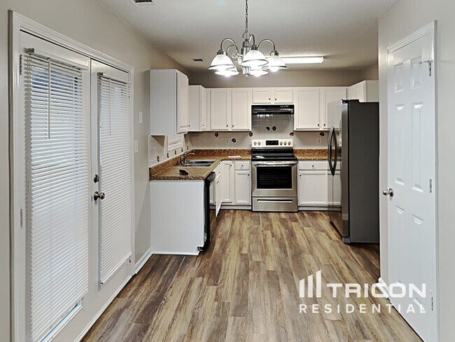 Foto del edificio - 6899 Mahonia Pl