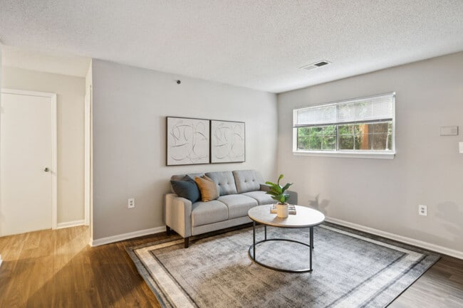 Building Photo - 2615 Kenridge Pkwy