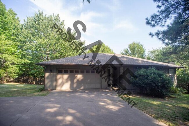 Building Photo - 1345 E Township St