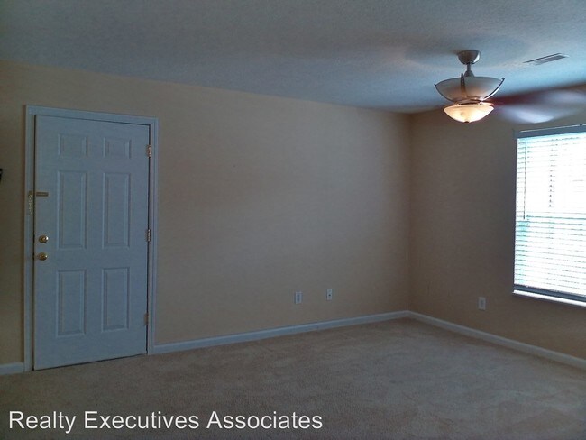 Building Photo - 1643 Maple View Way