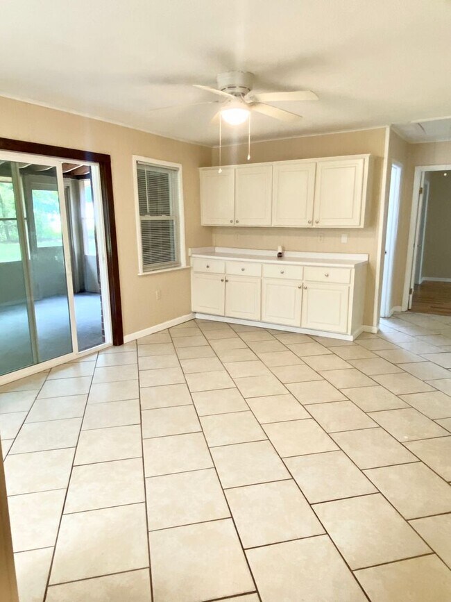 Building Photo - Available Now *Whitfield Park* 3BR/2BA home with Fenced backyard- Good schools!