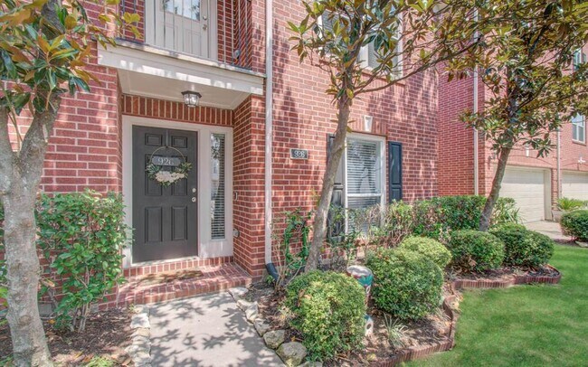 Building Photo - 926 E Heights Hollow Ln