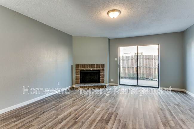 Foto del edificio - 8108 Foxfire Ln