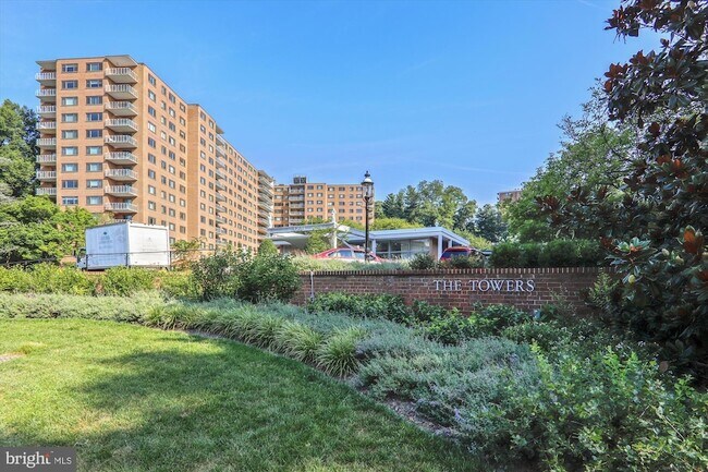 Foto del edificio - 4201 Cathedral Ave NW