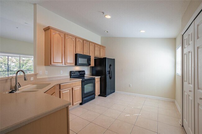 Foto del edificio - 8313 Foster Dr