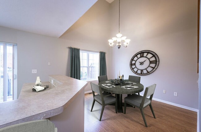 Foto del edificio - 2687 Sawmill Reserve Dr