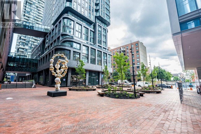 Building Photo - 88 Queen St E