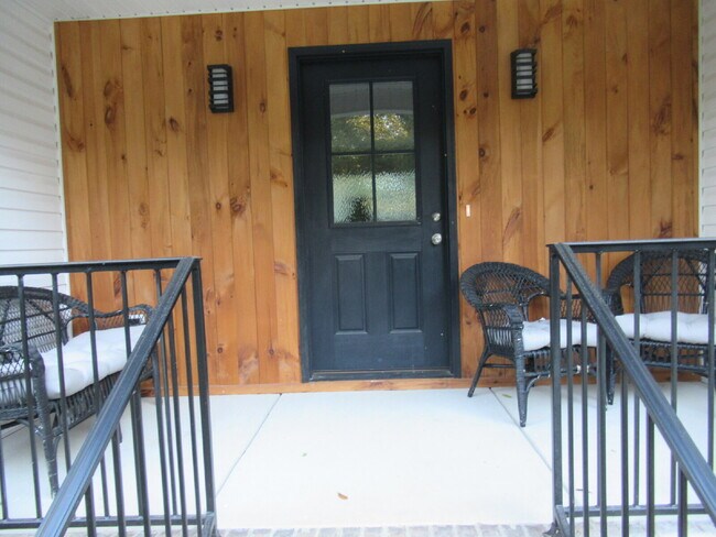 Foto del edificio - Short-Term Rental in Dallas, NC.  Fully Furnished and ready for Move In.