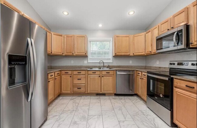 Foto del edificio - 5 Bedroom Home Located in Waynesville, MO!