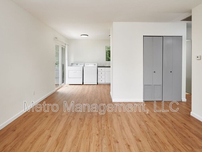 Building Photo - 4537 NE 82nd Ave