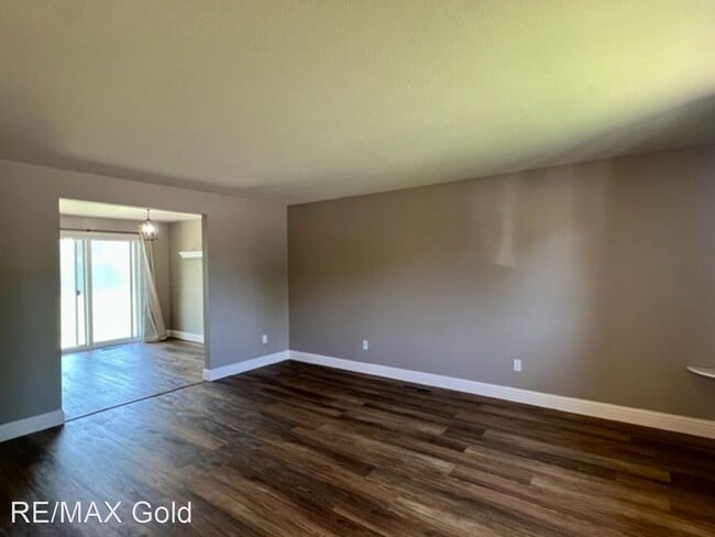 Building Photo - 3 br, 2 bath House - 690 East Huffaker Lane