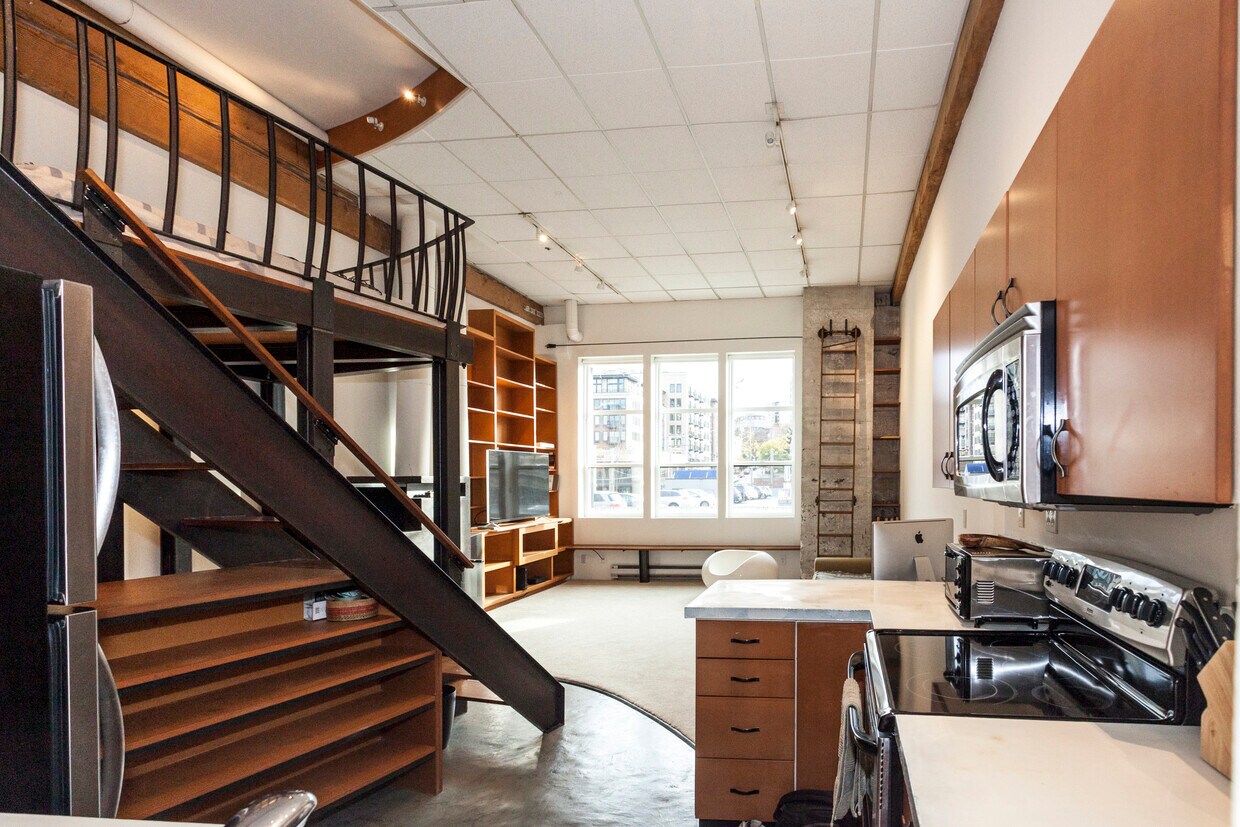 Foto principal - 417 E Pine St