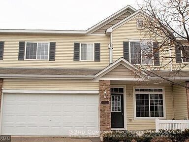 Foto principal - 34 River Woods Dr W