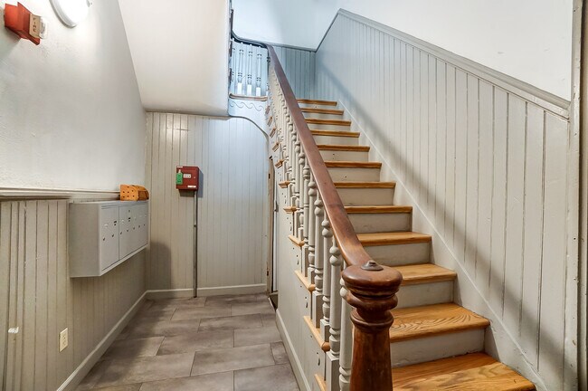 Main entry - 1919 Elm St