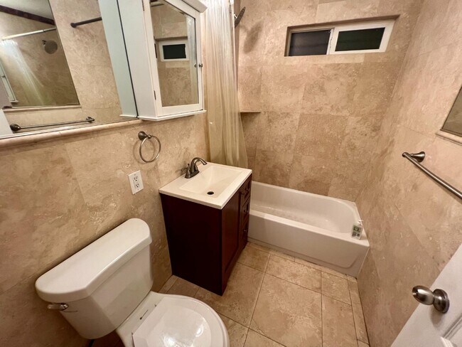 Foto del edificio - 8844 Greenview Pl