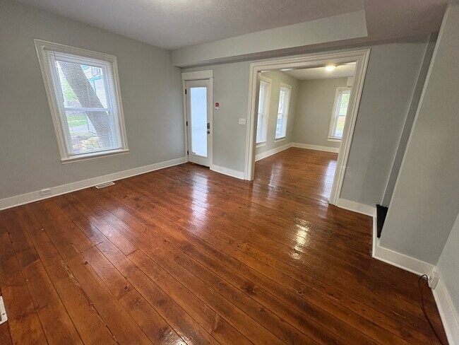 Foto del edificio - 704 Coit Ave NE