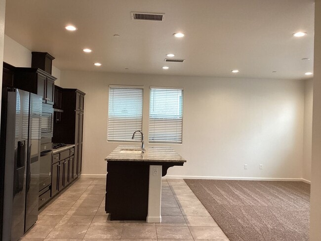 Building Photo - 6319 E Creek View Ln