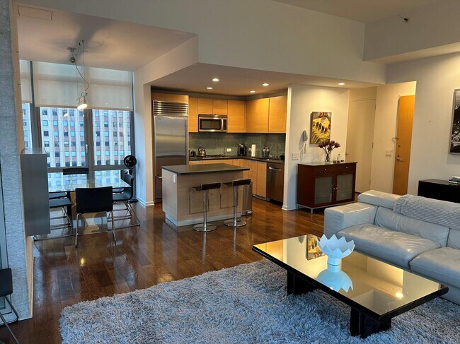 Foto del edificio - 310 W 52nd St