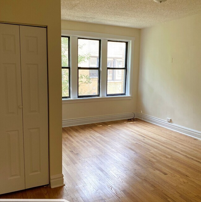 Foto del edificio - 1540 N Kedzie Ave