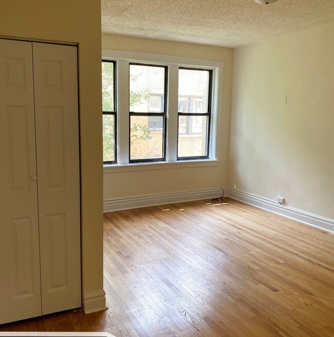 Building Photo - 1540 N Kedzie Ave
